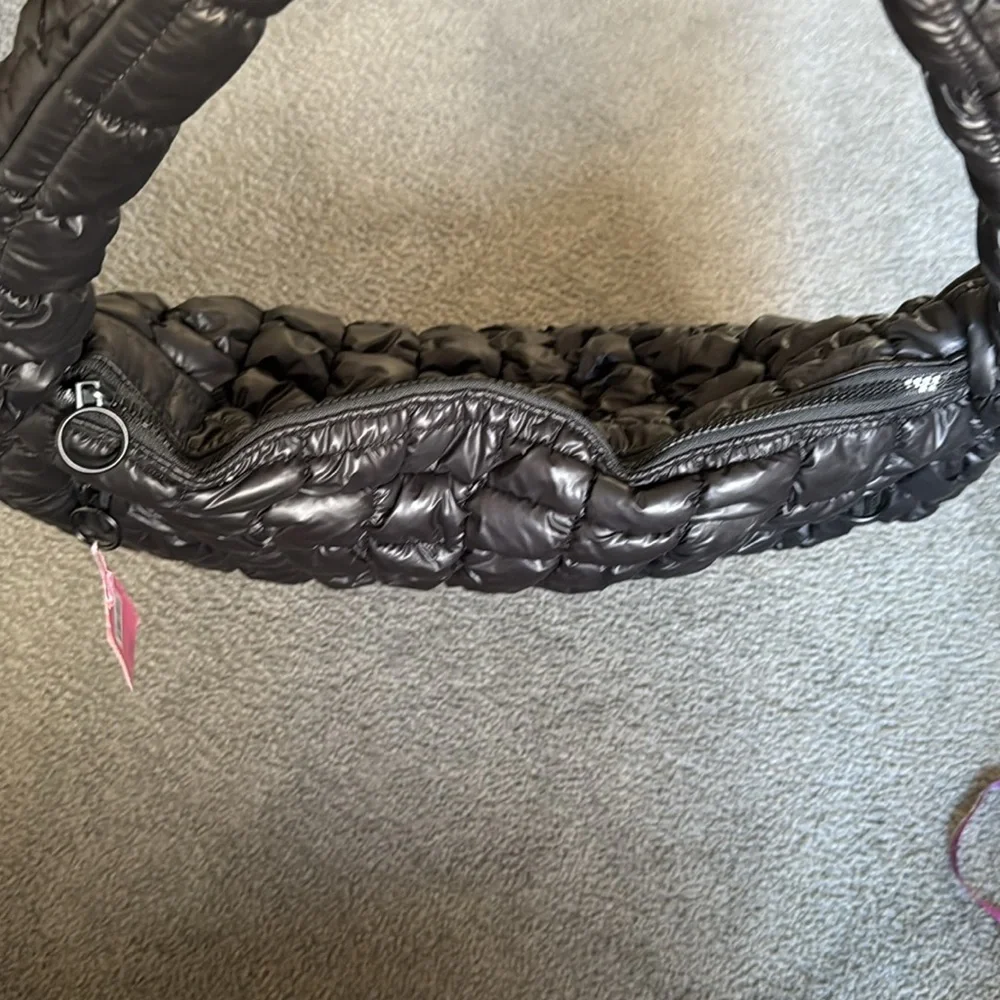 Simply Southern Large Black Quilted Puff Shoulder/Tote Bag. 3 zipper pockets. - Picture 10 of 11